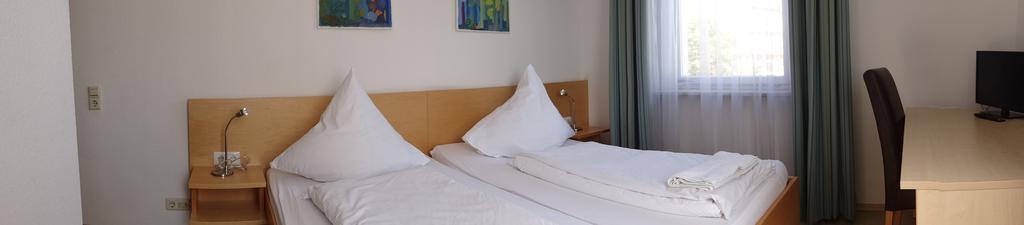 Hotel-Restaurant Zum Goldenen Hahnen 마크그로닝헌 외부 사진